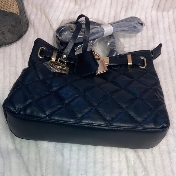 Bagley Mischka mini Elegant Black Quilted Handbag and Wallet Set
🔥NWT🔥 - Picture 5 of 5